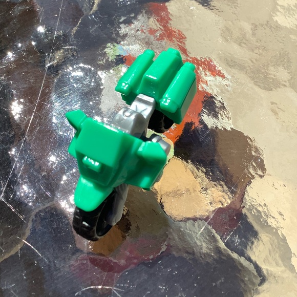 Kinder Joy Yellow & Green Motor Bikes Motorcycles - Picture 10 of 12